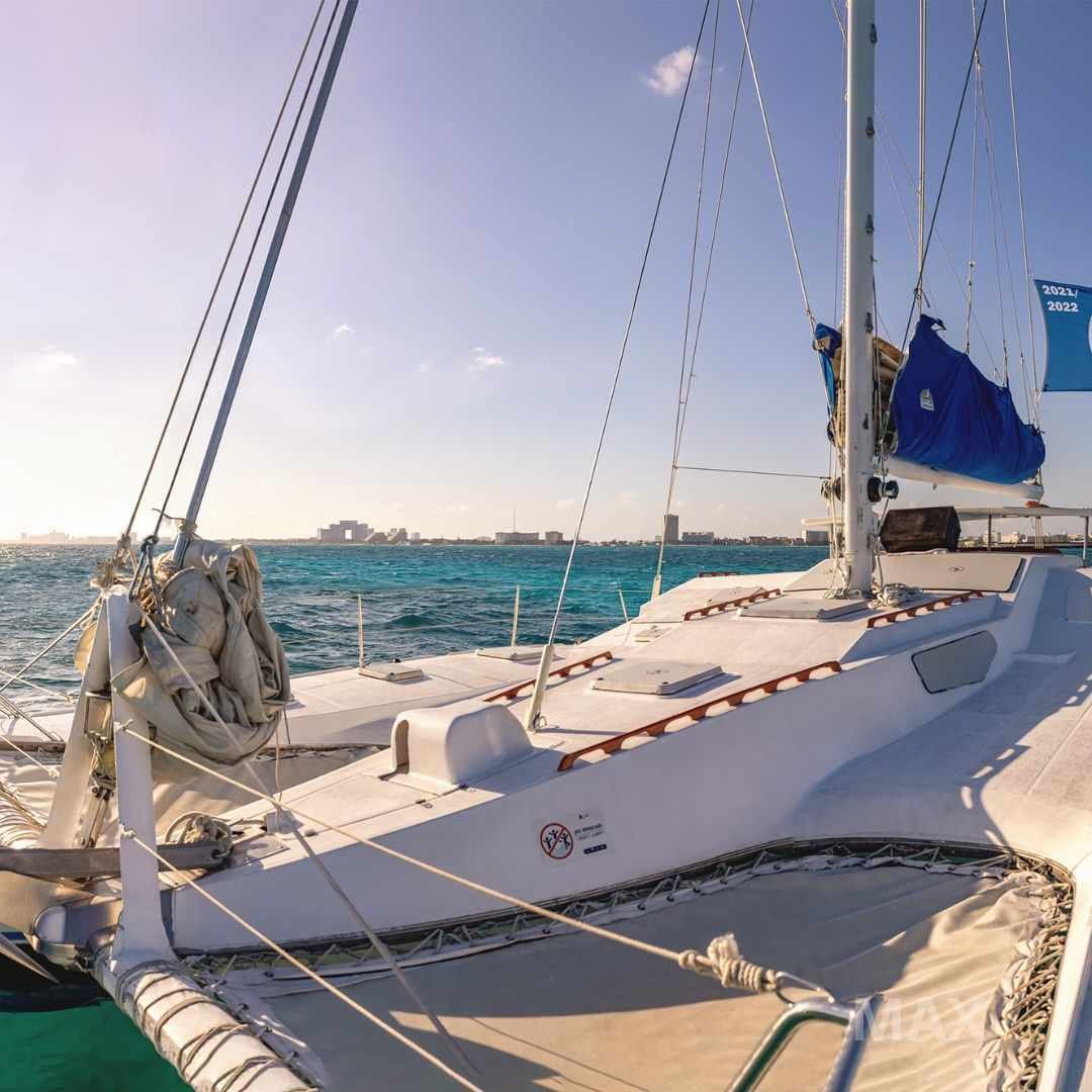 Catamaran Privado Max