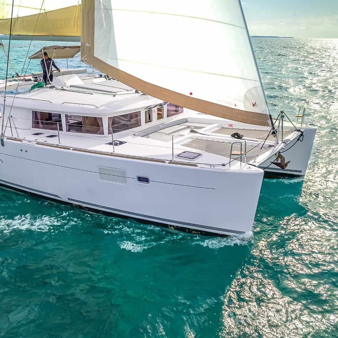 Catamaran Privado Privilege Parsifal