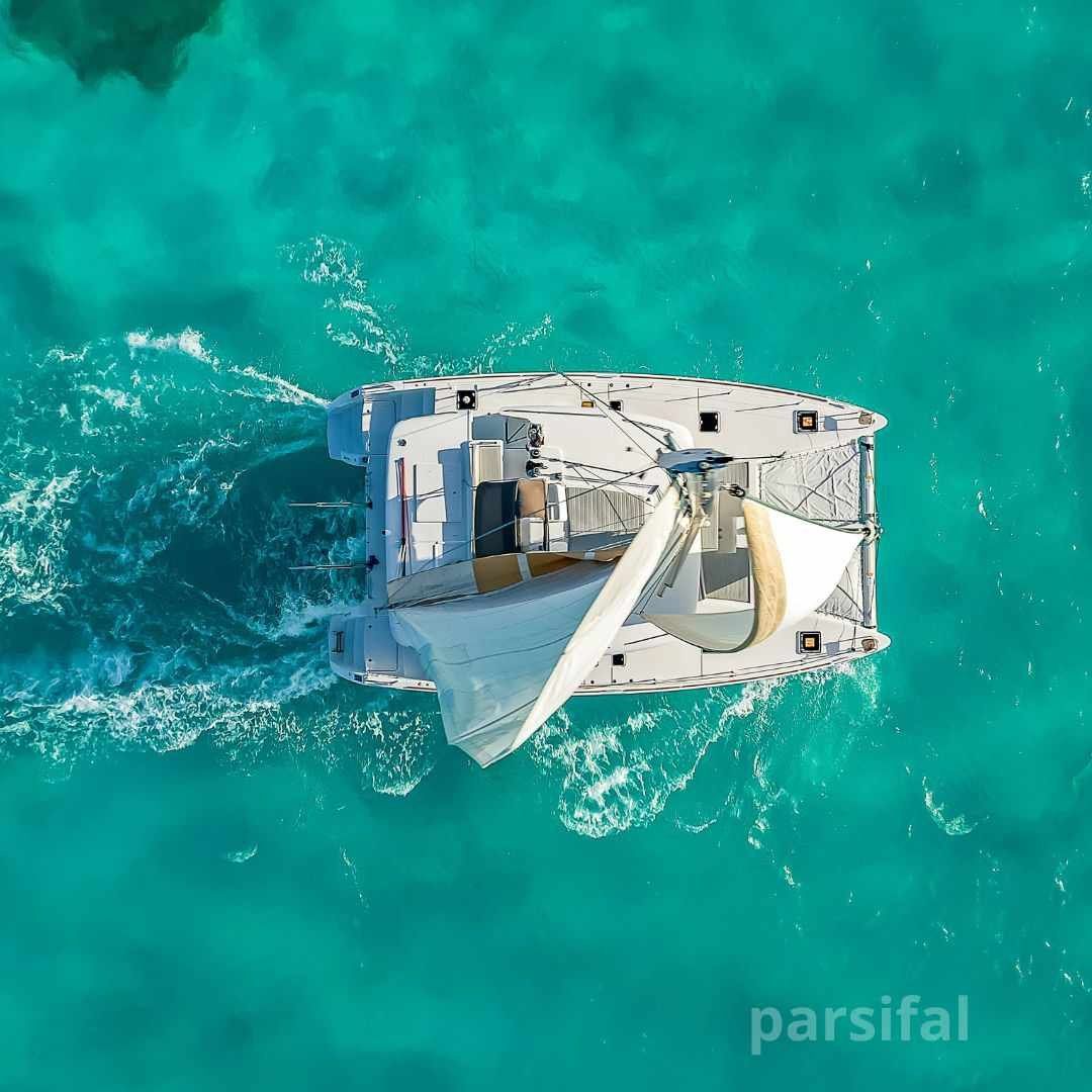 Catamaran Privado Privilege Parsifal