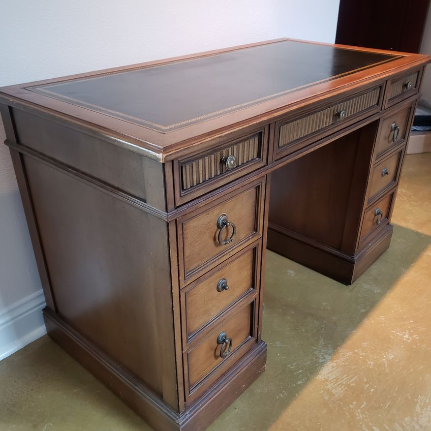 1960s Vintage Desk - Sligh, leather top - image 0