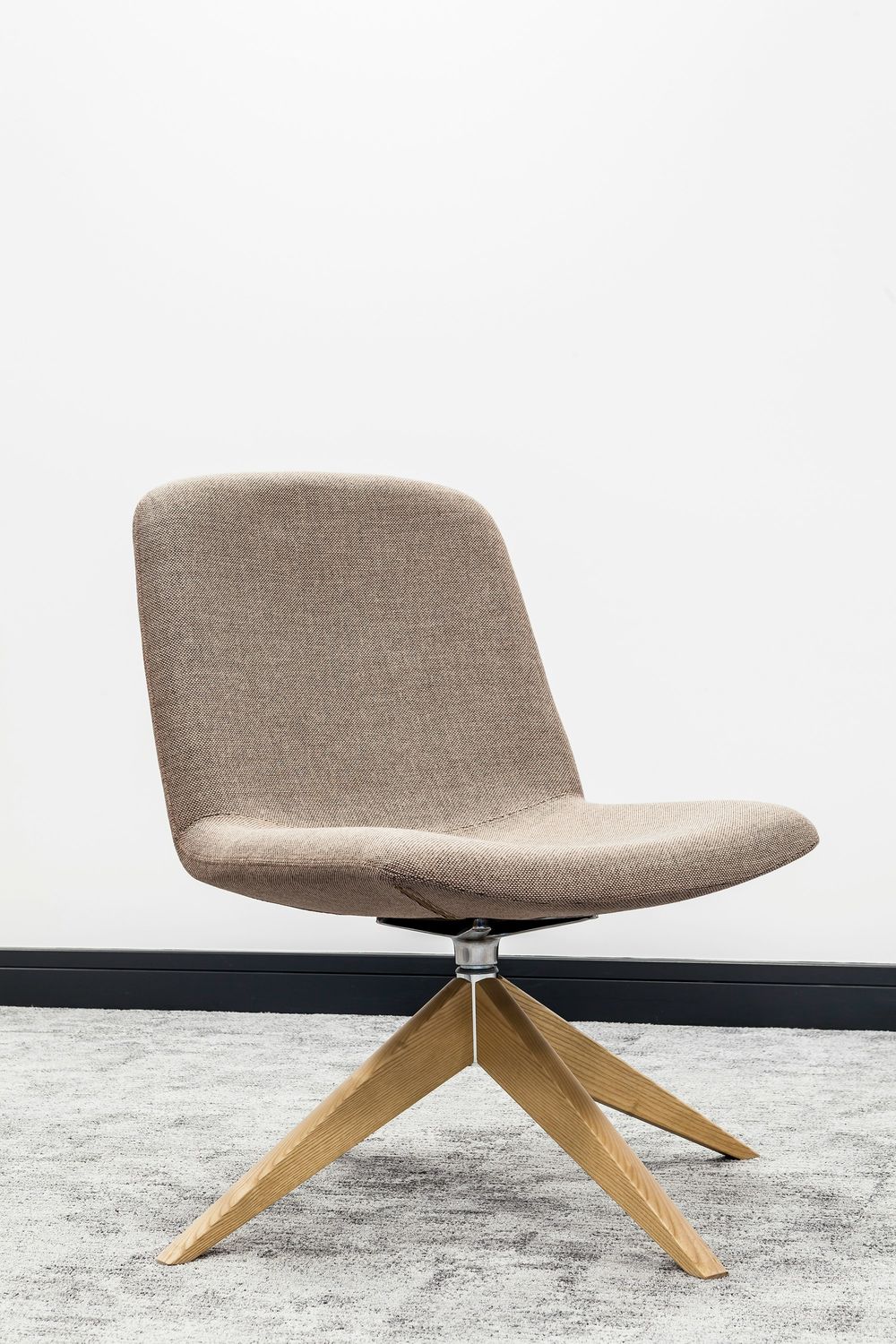 AptDeco marketplace with delivery coordination for used furniture