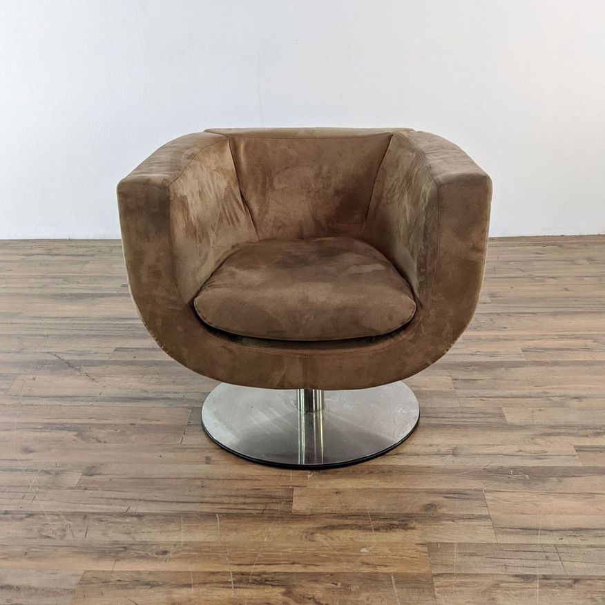 Triumph Swivel Chair - image 0