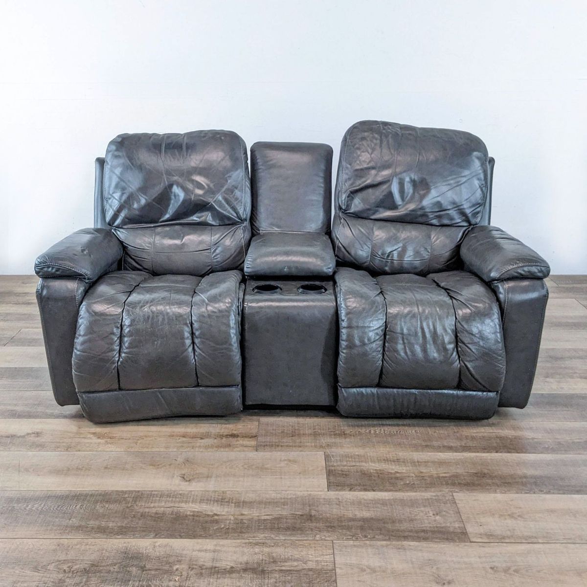 La-Z-Boy Leather Recliner | La-Z-Boy - $180 | Kashew | Kashew