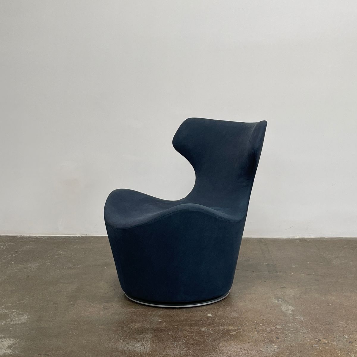 B&B Italia Piccola Papilio Swivel Armchair | Kashew