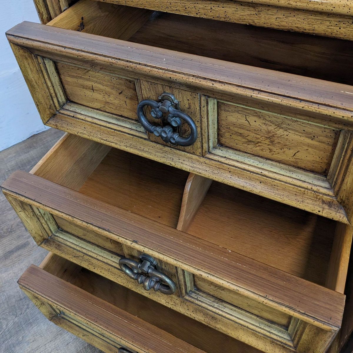 Vintage Thomasville 9-Drawer Dresser | Thomasville - $550 | Kashew | Kashew Vintage Thomasville 9-Drawer Dresser | Thomasville - $550 | Kashew | Kashew