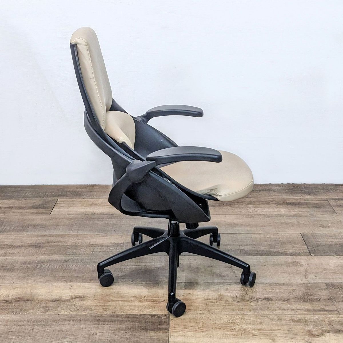 All33 Axion Chair | All33 - $241 | Kashew | Kashew