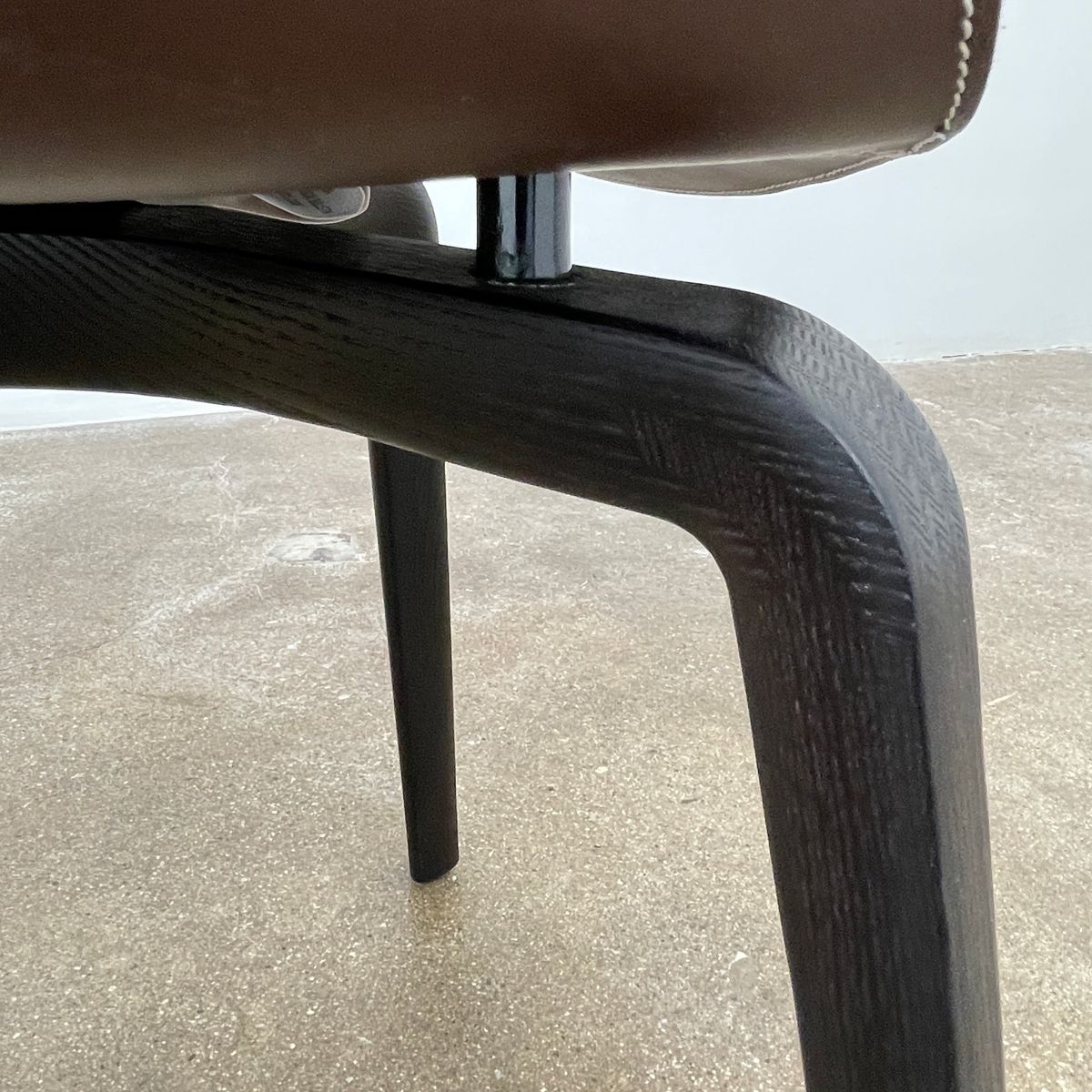 Poltrona Frau Montera Small Blue Armchair Kashew - Main Image