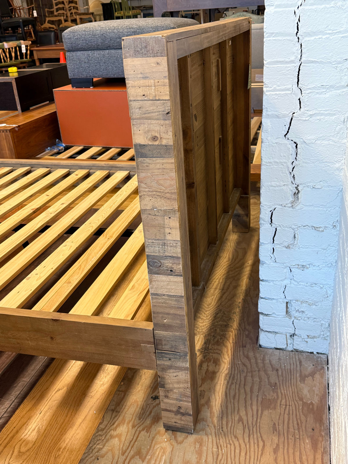 【展示品】ウエストエルム「エマーソン」 無垢材クイーンベッド 約28万 Queen Size West Elm Emmerson Reclaimed Wood Bed Frame | West Elm