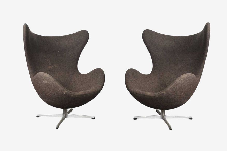 Pair of 1960s arne jacobsen egg chairs for fritz hansen - image 0
