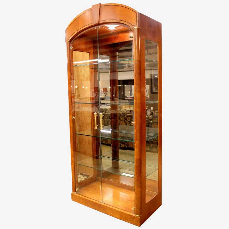 Henredon Curio Cabinet - image 0