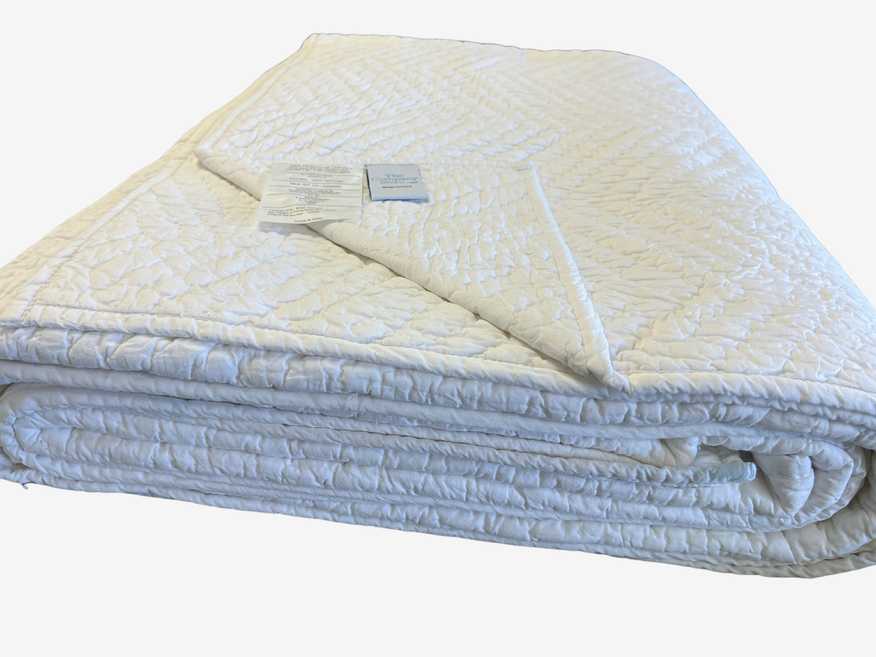 King Size White Quilt - image 0