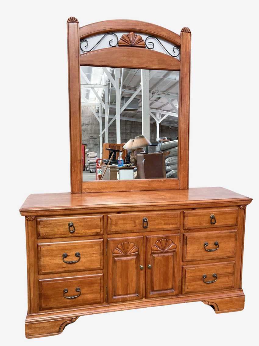 Traditional Dresser - image 0