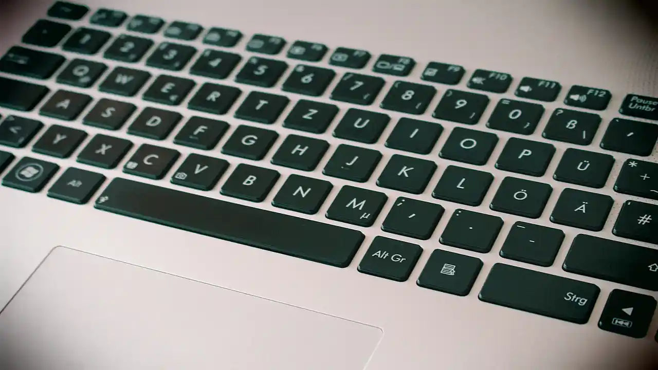 Bagian-Bagian Keyboard Laptop dan Fungsinya yang Lengkap