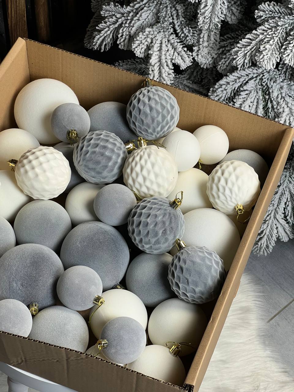 Сірі та білі кулі (40 шт.)