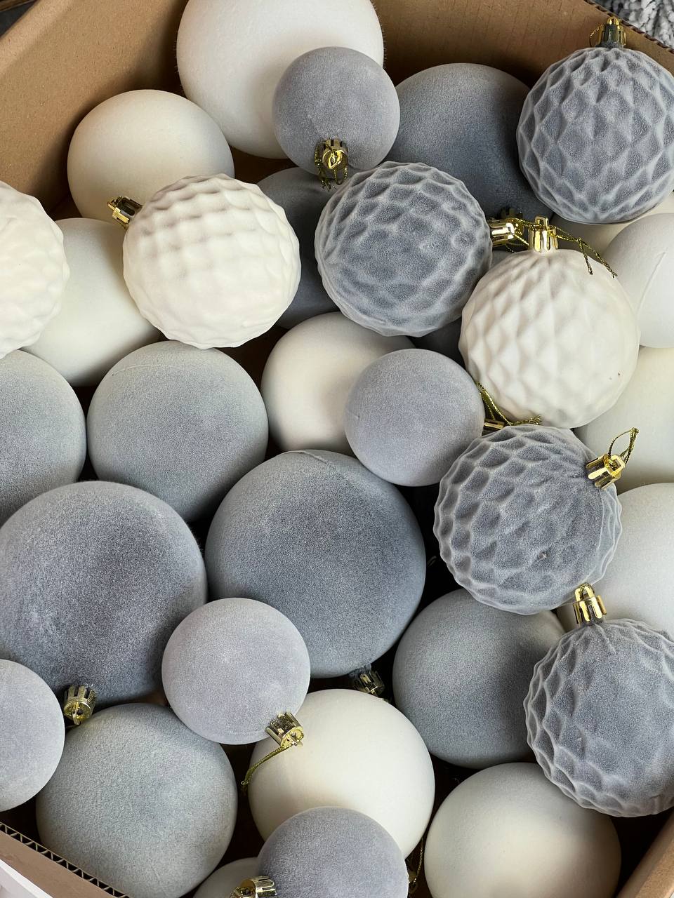 Сірі та білі кулі (40 шт.) вигляд 2