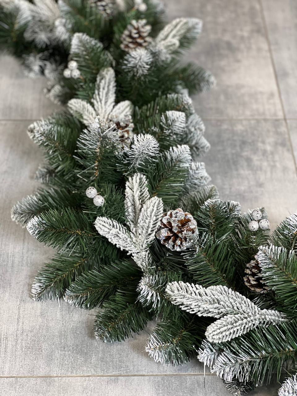 Екібана комбінована з шишками