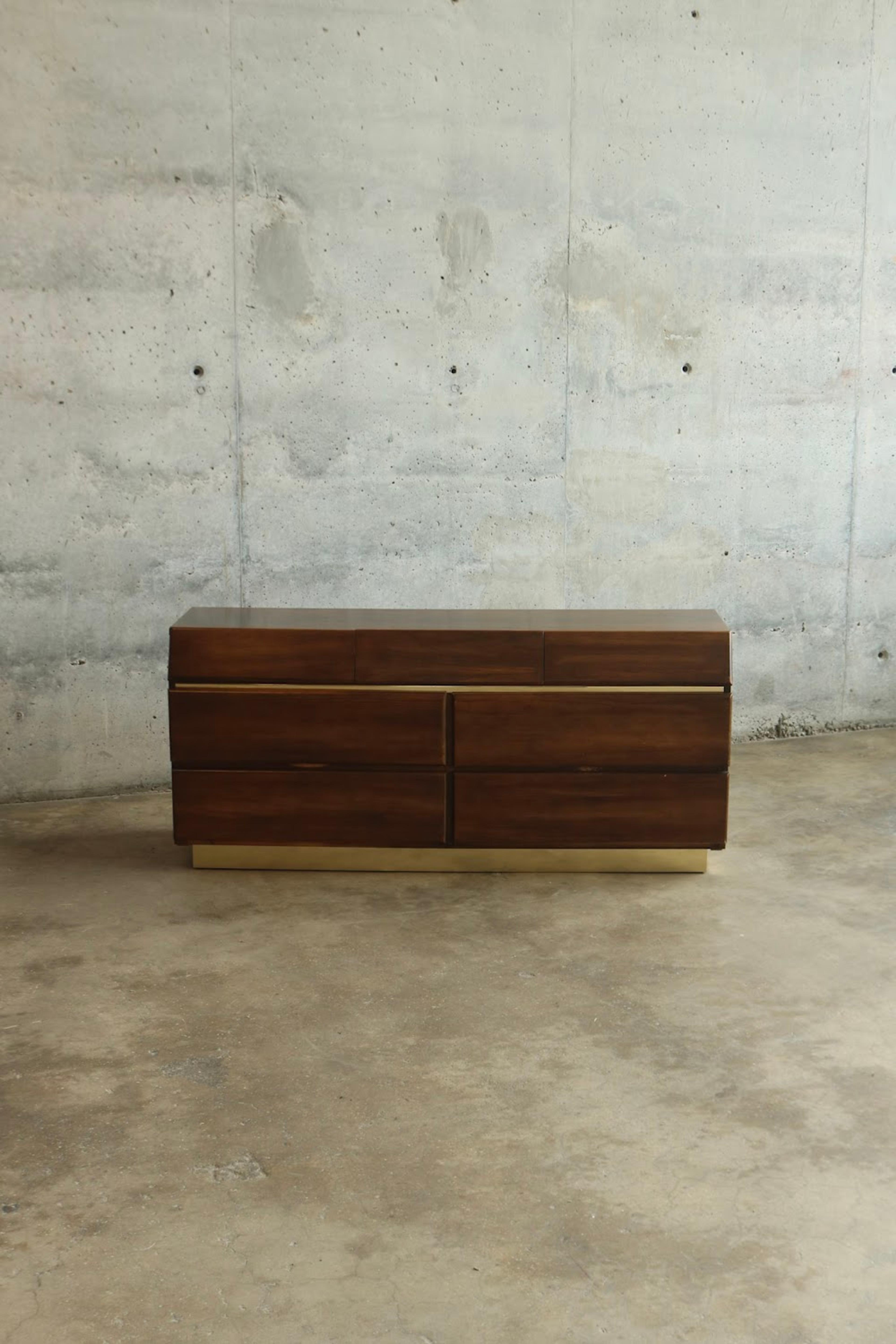 Vintage Mcm Walnut Bassett 7 Drawers Dresser
