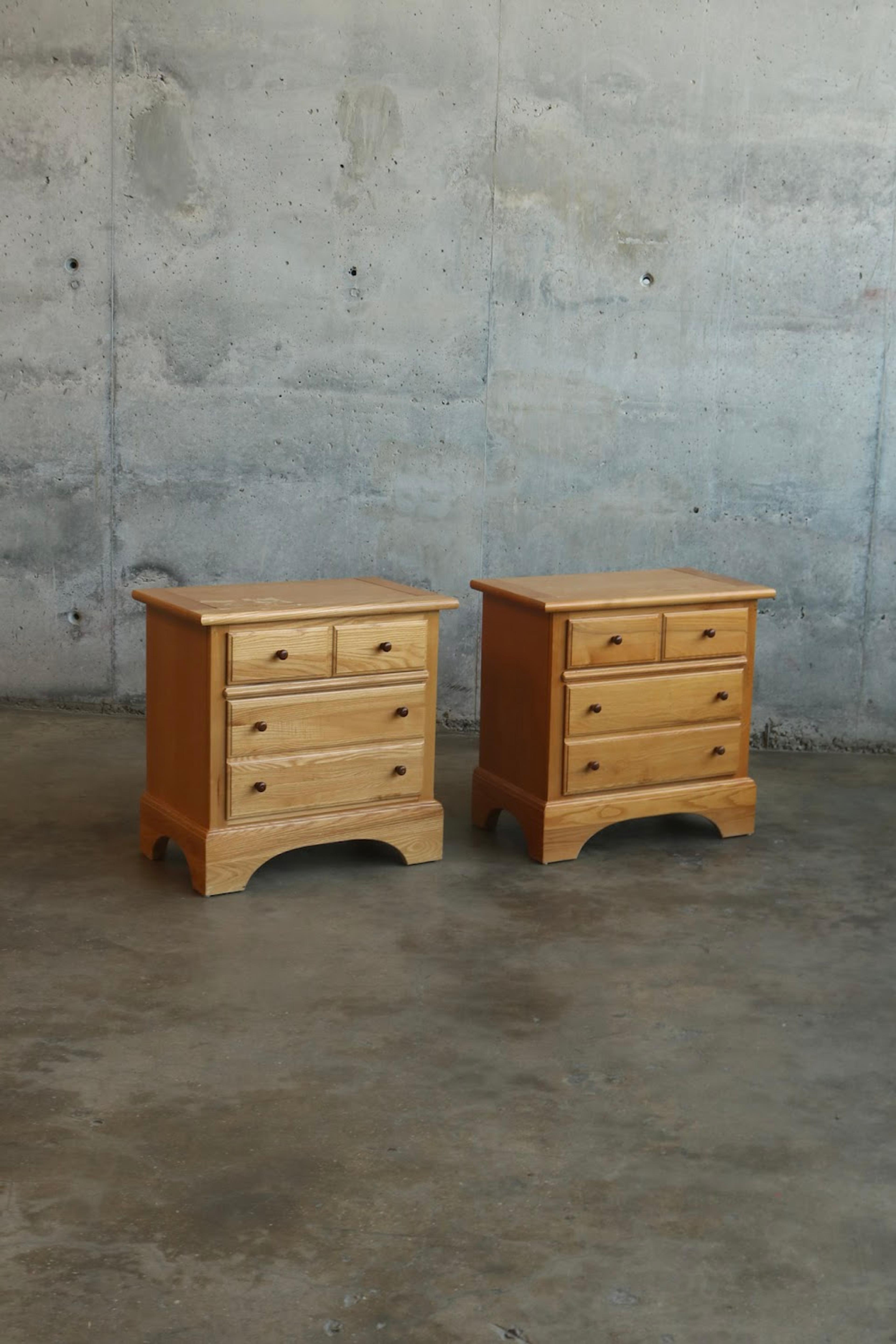 Vintage Pine Wood Set Of 2 Nightstands Bedside Tables