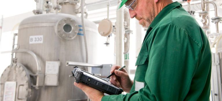 What to consider when purchasing a rugged tablet for field workers