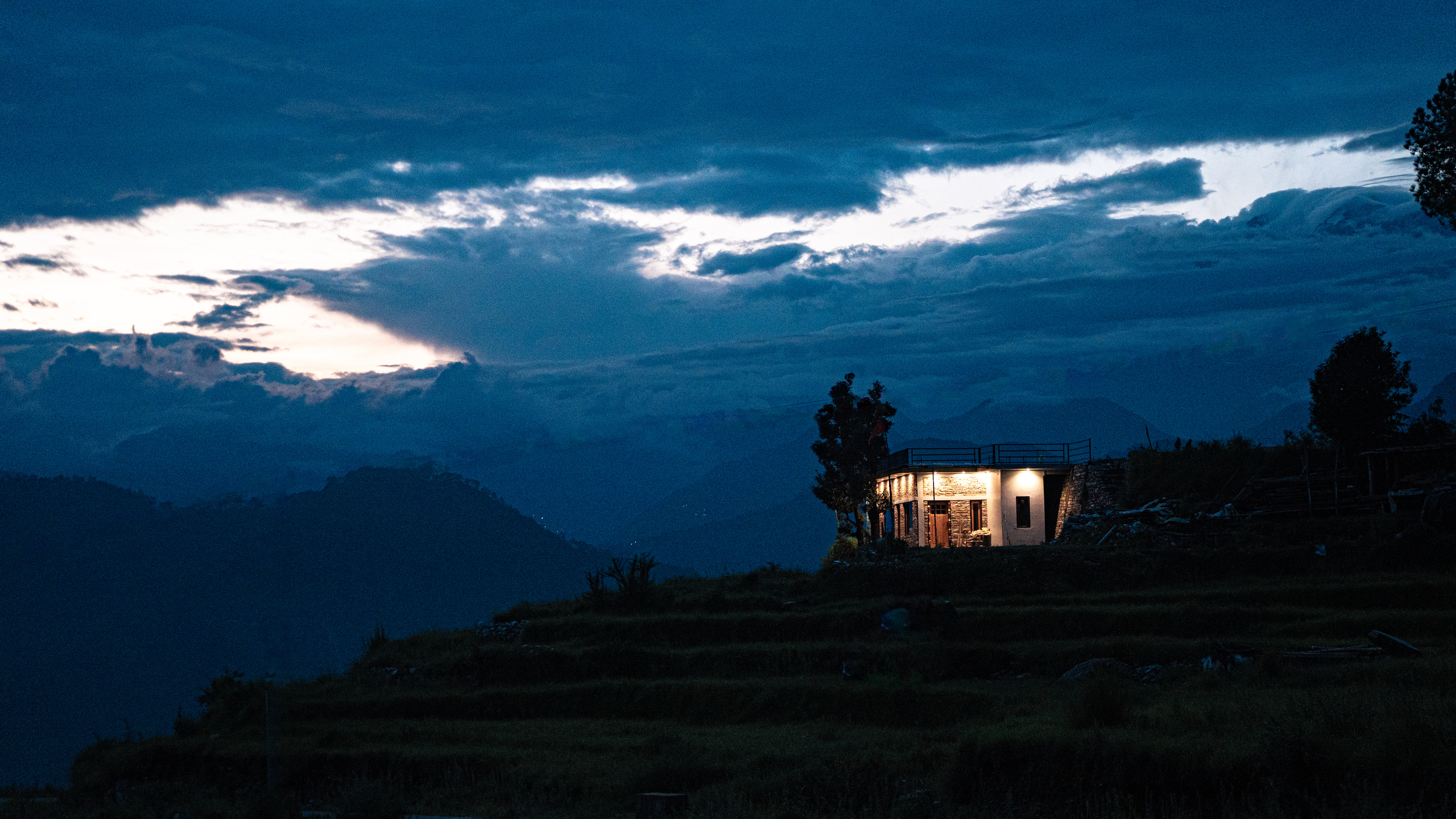 Description of Image 4