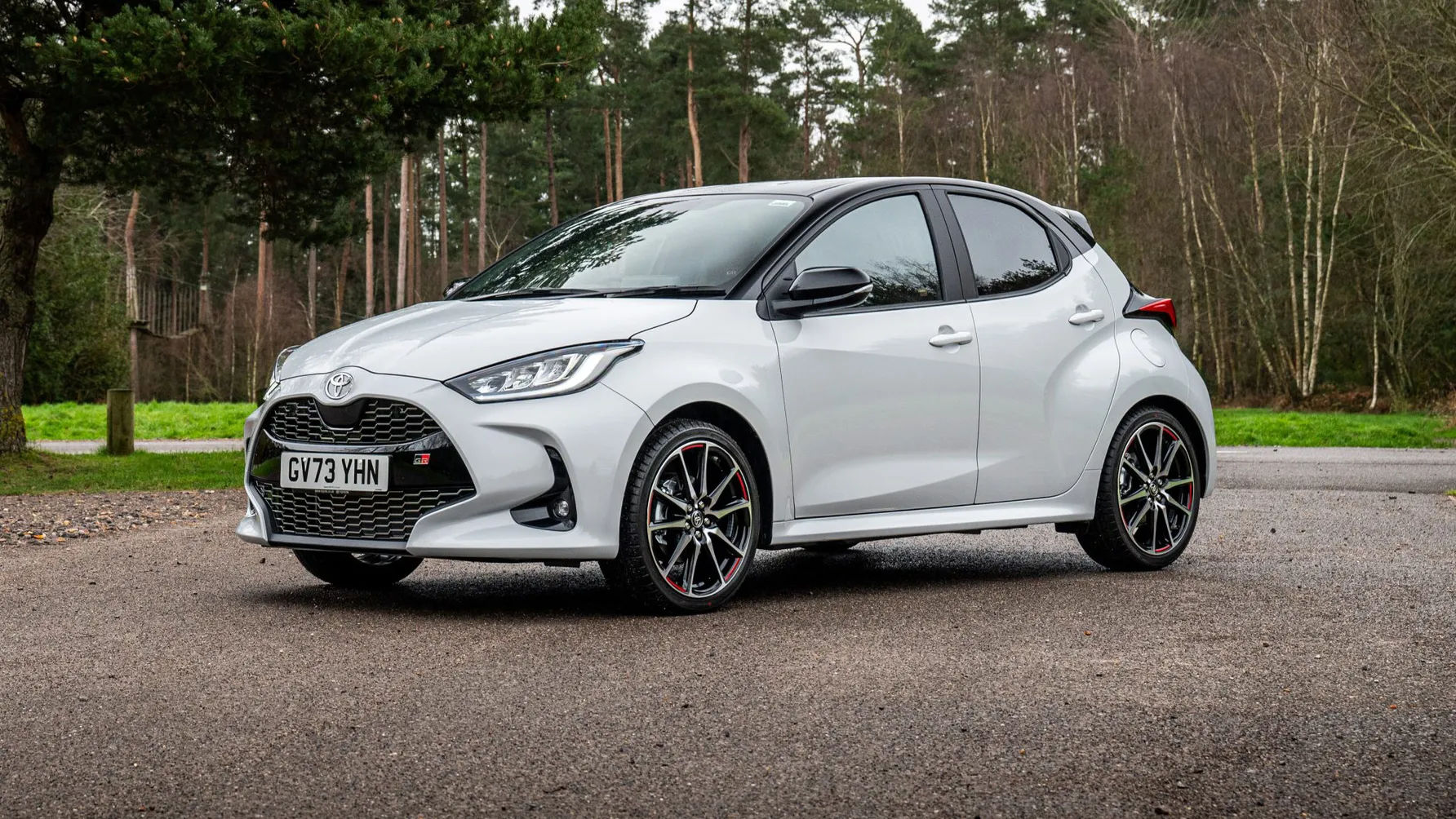 Toyota Yaris photo 2