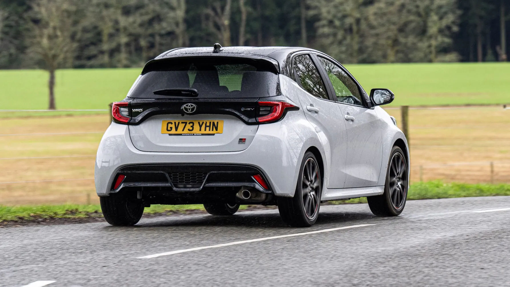 Toyota Yaris photo 4