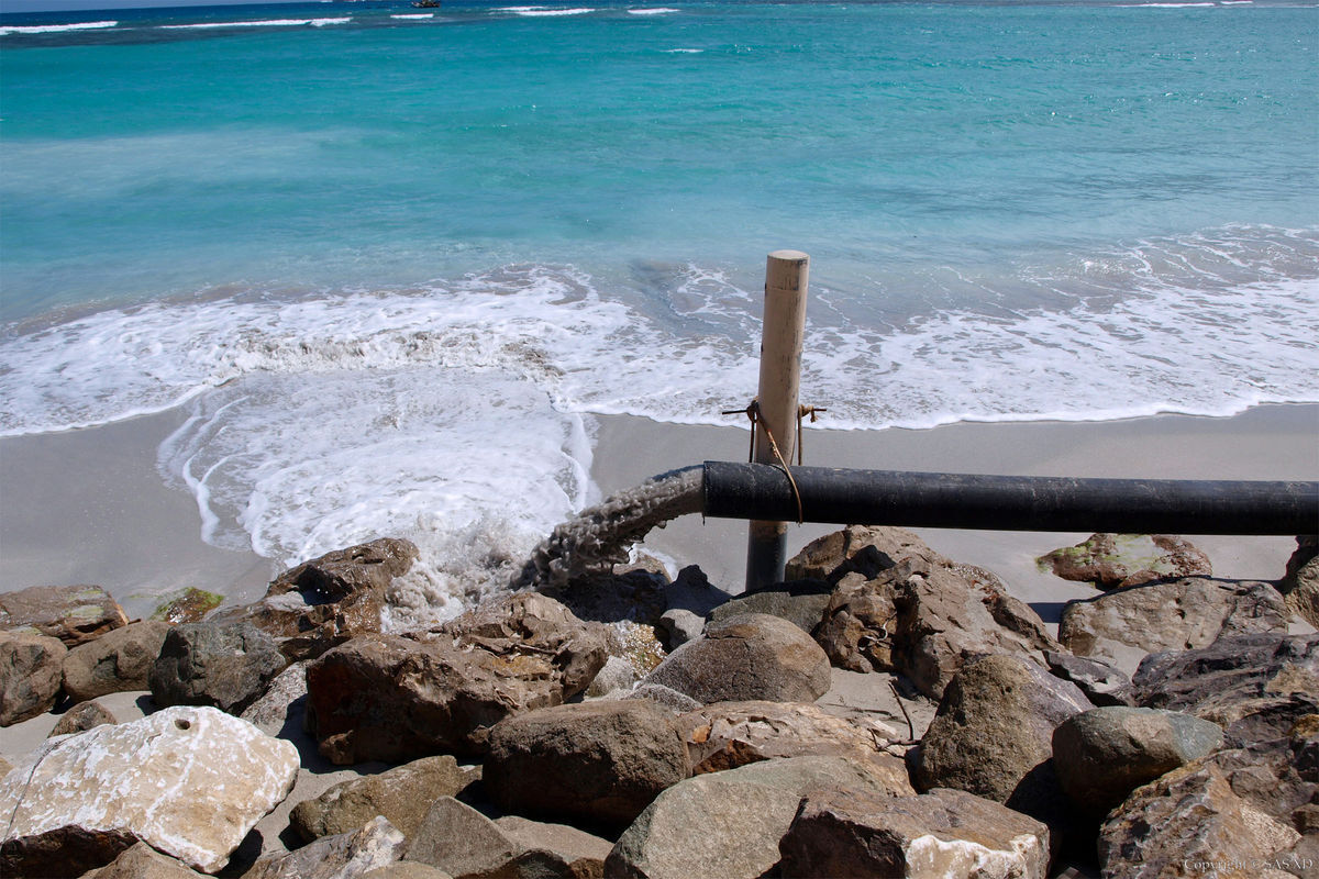 Sand pumped to the Beach of Saint-Jean during rehabilitation by Bureau Xavier David.