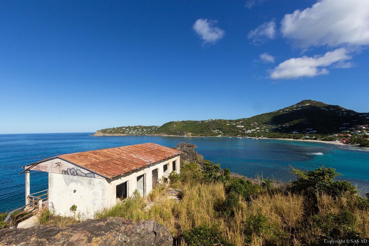 Existing ruins of Hotel Autour Du Rocher.