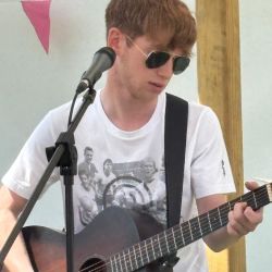 Live music with Ewan Craft