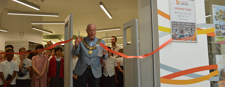 Mayor of Derby cuts the ribbon to open the new Riverside Library