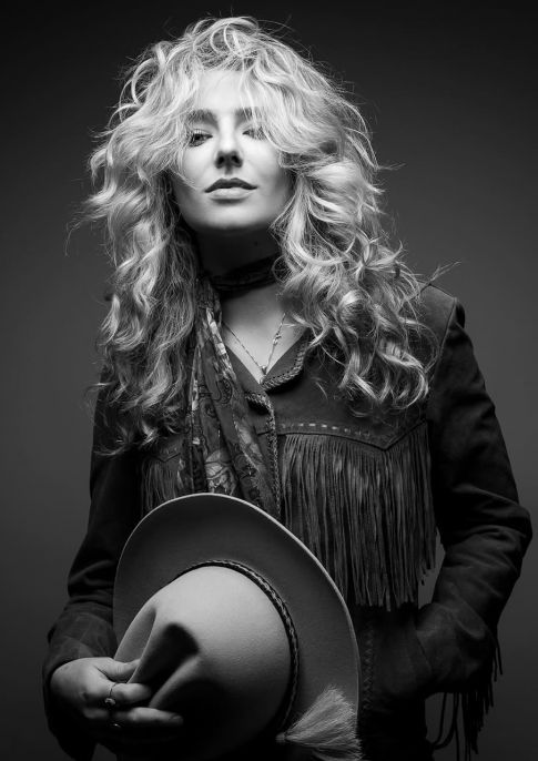 Live music with Anna Milne
