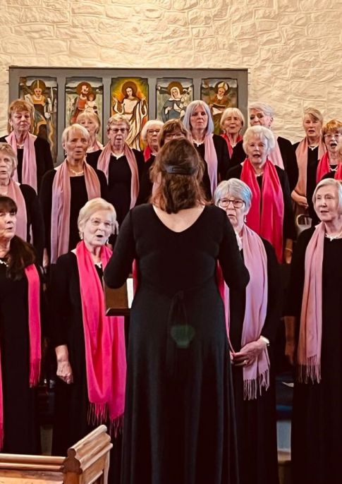 Live choir performance by Sonara Singers