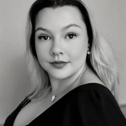 Live music with Courtney May