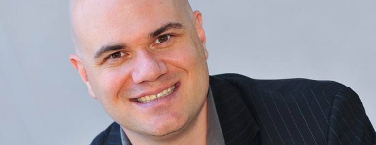 Sean Kelly to bring live comedy show to Derby Guildhall Theatre. Storage Hunters star.
