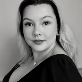 Live music with Courtney May