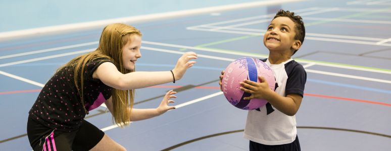 Kids playing netball