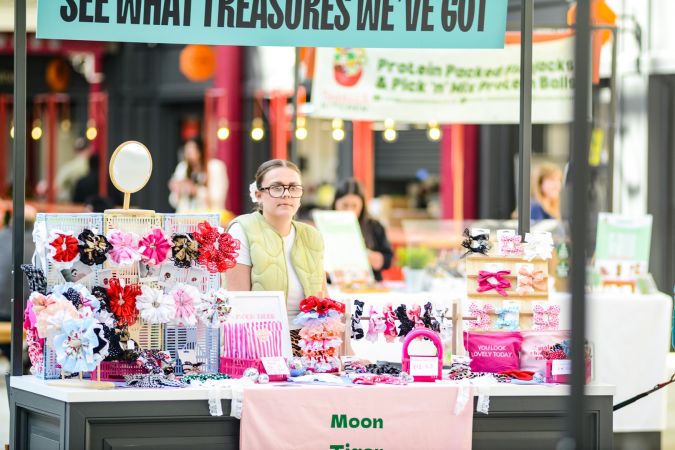 Pop up trader with stall
