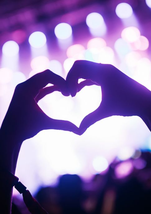 AdobeStock_179869180-HandsHeart