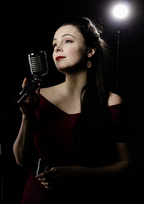 Live music with Victoria Lucie