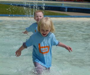 Image for link to Paddling pool and water play