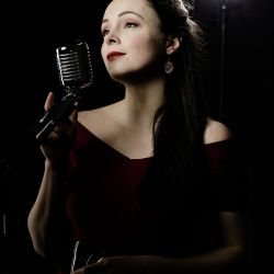 Live music with Victoria Lucie