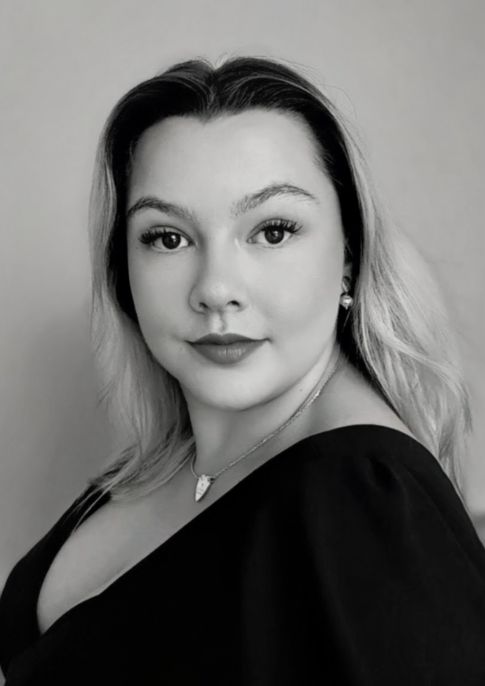 Live music with Courtney May
