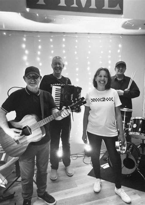 Live reggae and ska music with The Double 2s Band