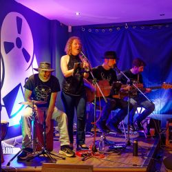 Live music with Untraceable
