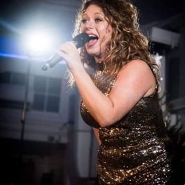 Live Music with Lizzie Robins