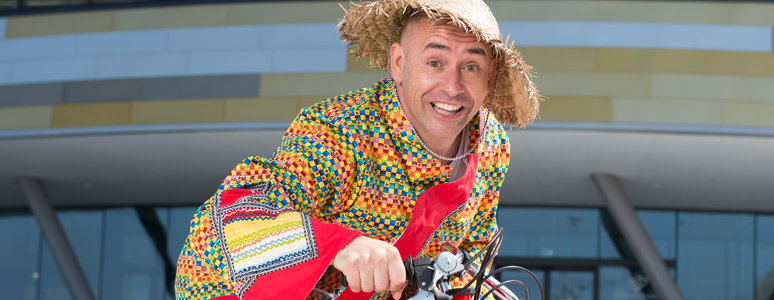 Mike McClean as Wishee Washee outside Derby Arena, Derby LIVE photocall.