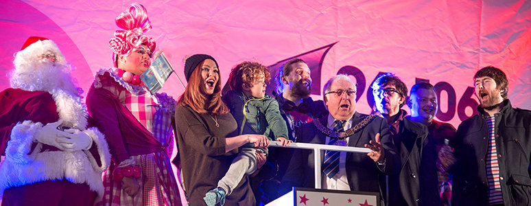 derby live, christmas lights switch on