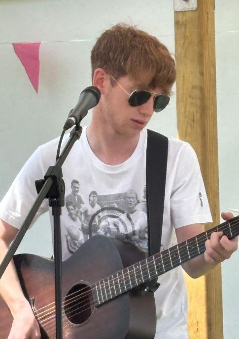 Live music with Ewan Craft