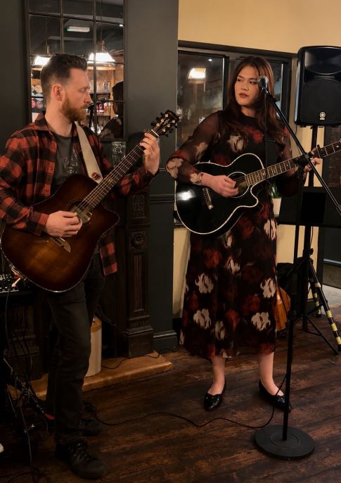 Live music with Wheels of Empire