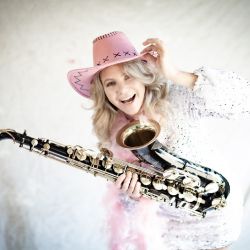 Live music with Sophie Sax